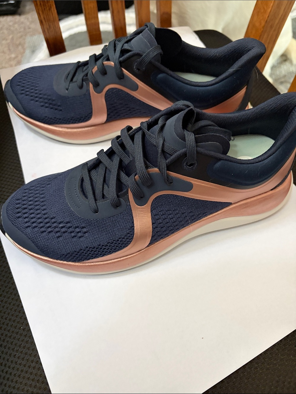 Womens lululemon charge feel 2 low NWOB